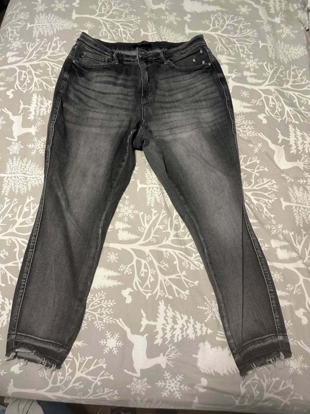 Judy Blue Charcoal Black Wash Cropped Ankle Jeans